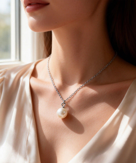 7mm Hepu saltwater pearl pendant necklace with a silver chain and heart-shaped bail on a woman.